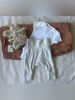 Newborn Essentials Bundle | Muslin + Organic Cotton Set | Wool